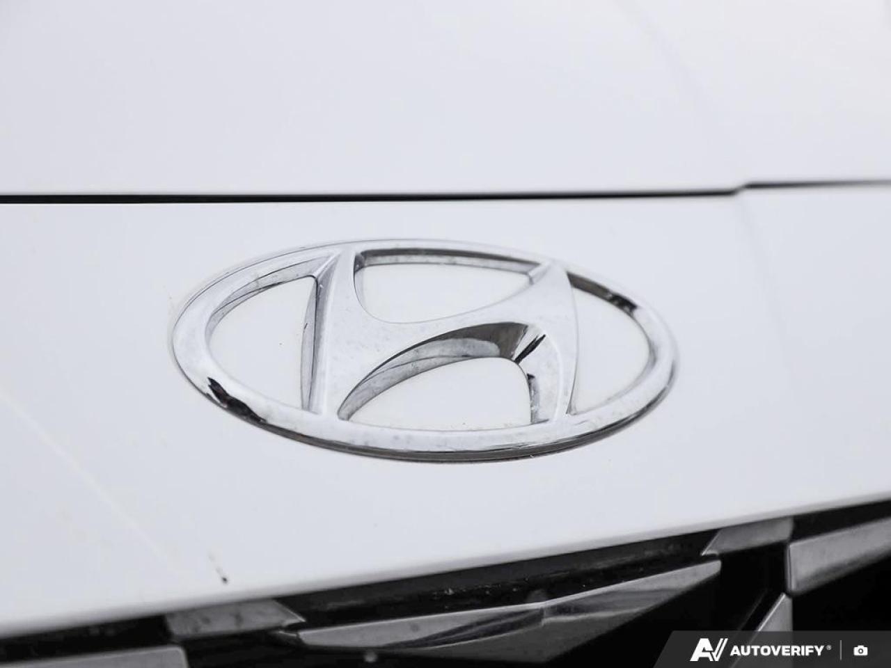 2023 Hyundai Elantra Luxury 4dr Sedan Photo
