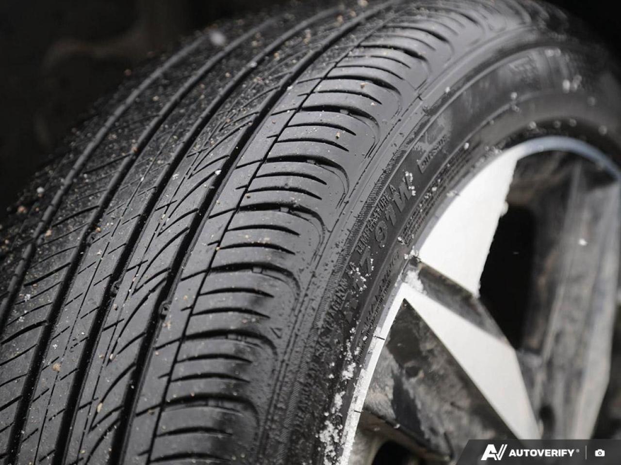 2023 Hyundai Elantra Luxury 4dr Sedan Photo