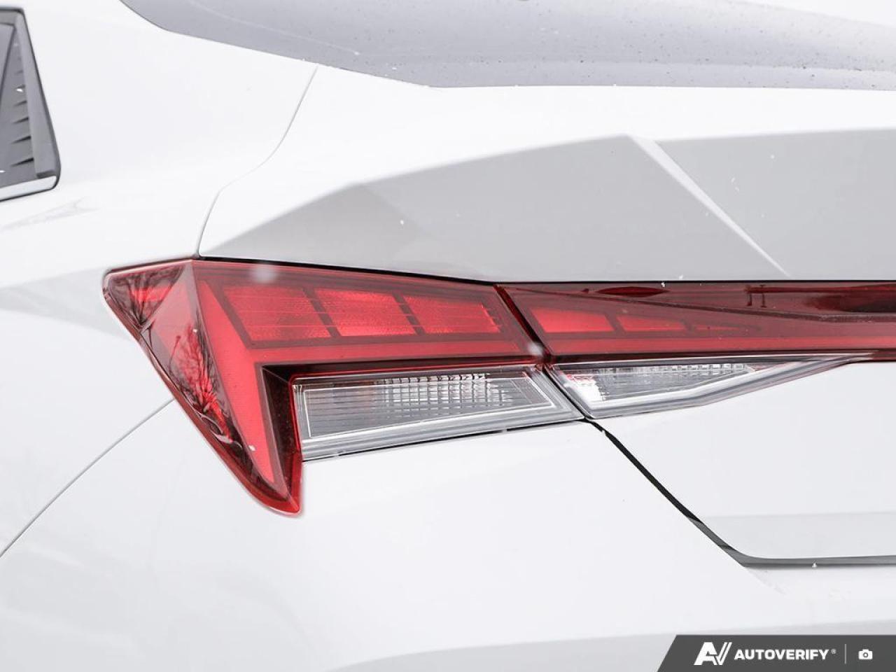 2023 Hyundai Elantra Luxury 4dr Sedan Photo