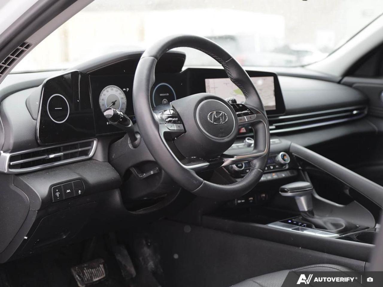 2023 Hyundai Elantra Luxury 4dr Sedan Photo