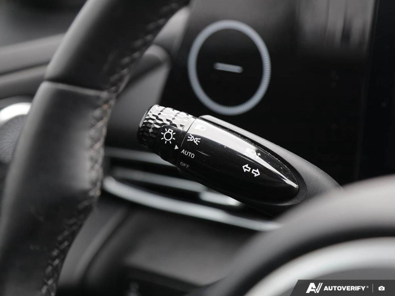 2023 Hyundai Elantra Luxury 4dr Sedan Photo