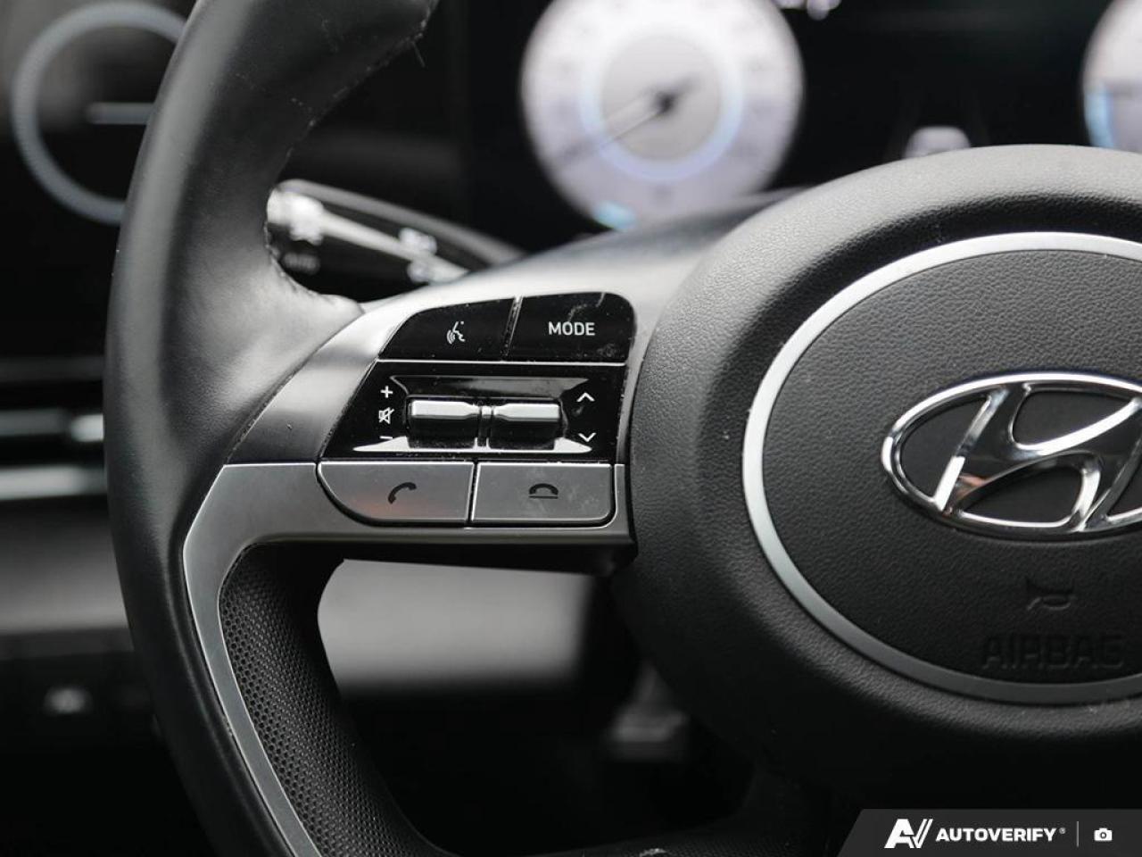 2023 Hyundai Elantra Luxury 4dr Sedan Photo