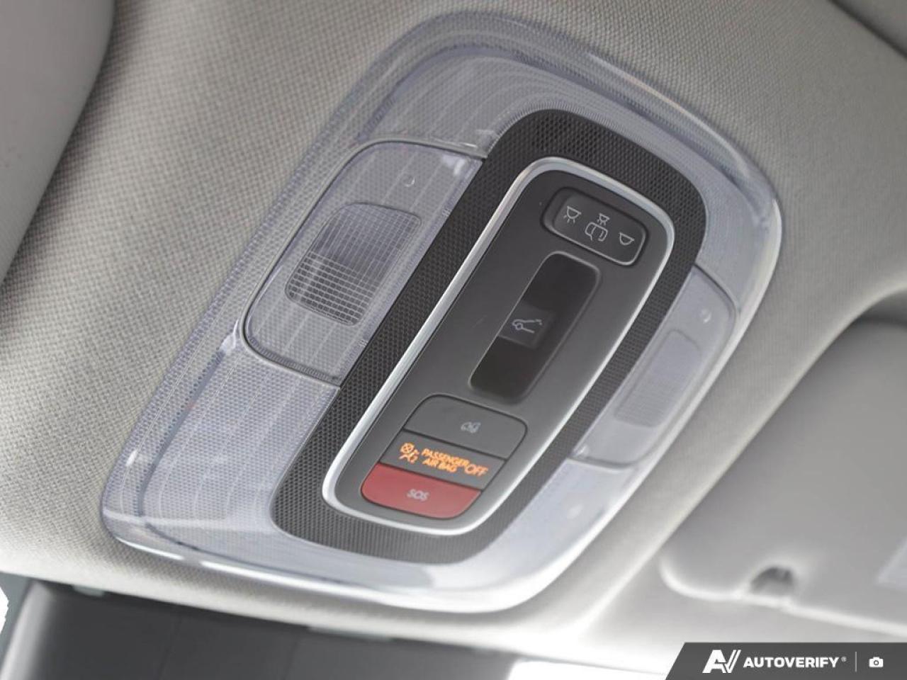 2023 Hyundai Elantra Luxury 4dr Sedan Photo