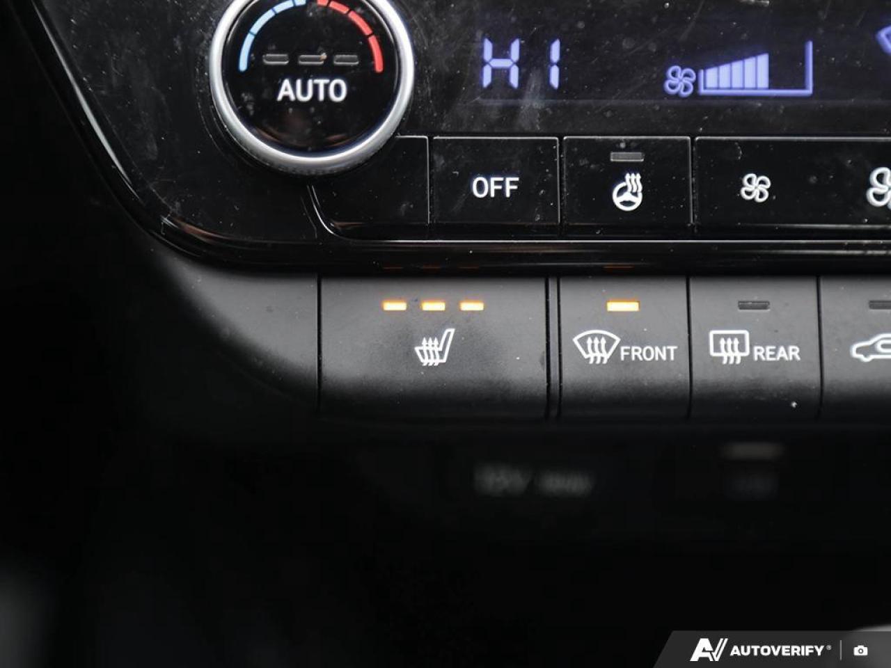 2023 Hyundai Elantra Luxury 4dr Sedan Photo