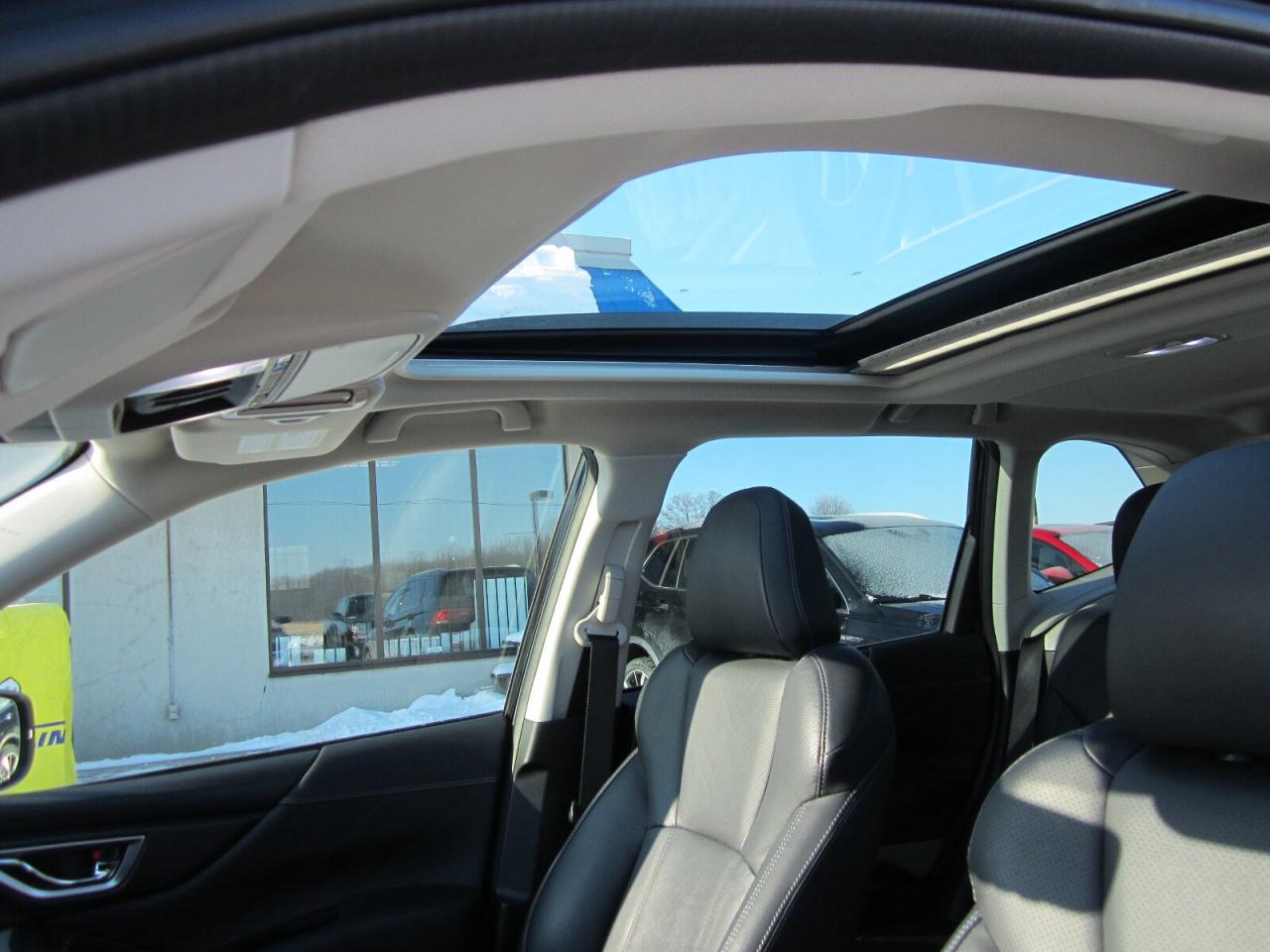 2023 Subaru Forester Limited CVT ONE OWNER NO ACCIDENTS Photo