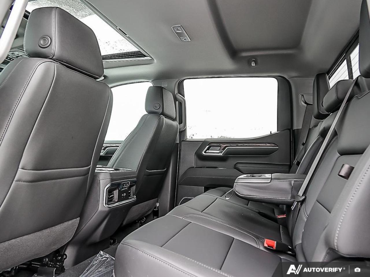 2026 GMC Sierra 1500 Crew Cab Standard Box 4-Wheel Drive SLT Photo