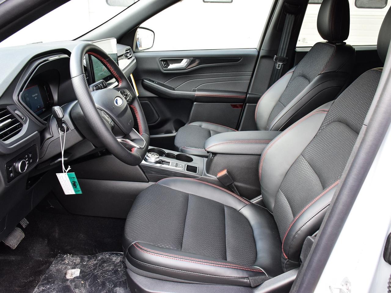 2025 Ford Escape ST-Line AWD Photo