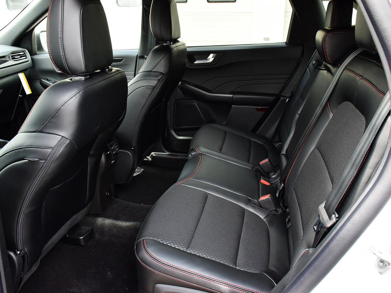 2025 Ford Escape ST-Line AWD Photo