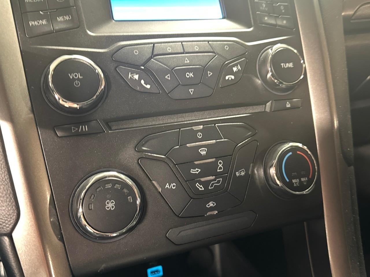 2018 Ford Fusion SE 4dr Front-wheel Drive Sedan Photo