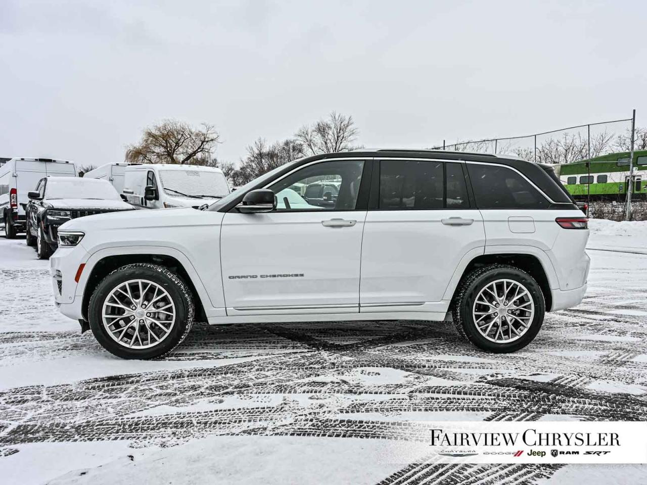 2024 Jeep Grand Cherokee Summit PANO ROOF   HEADS UP   19 SPEAKER MCINTOSH Photo2