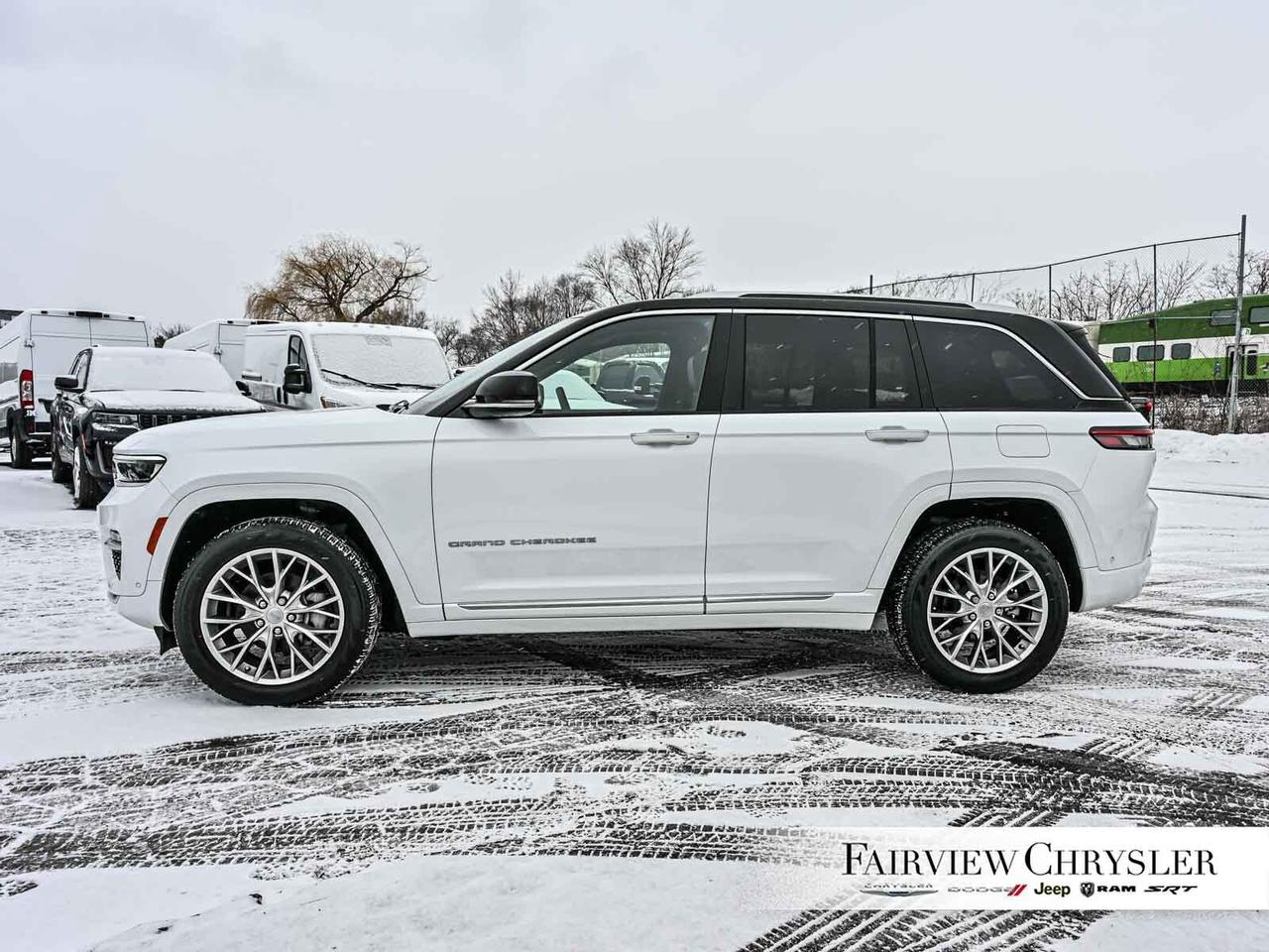 2024 Jeep Grand Cherokee Summit PANO ROOF   HEADS UP   19 SPEAKER MCINTOSH Photo