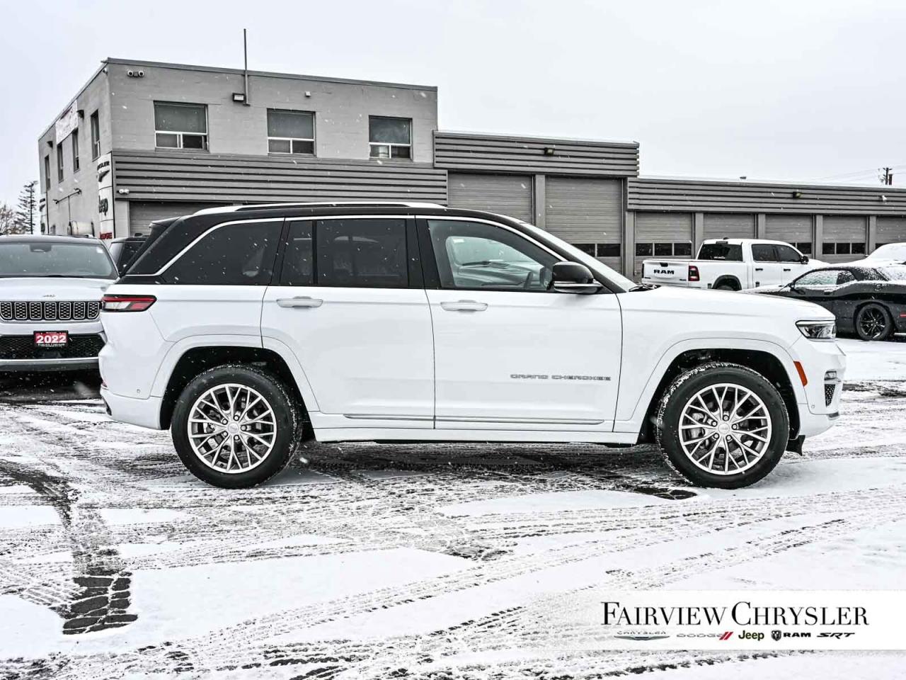 2024 Jeep Grand Cherokee Summit PANO ROOF   HEADS UP   19 SPEAKER MCINTOSH Photo