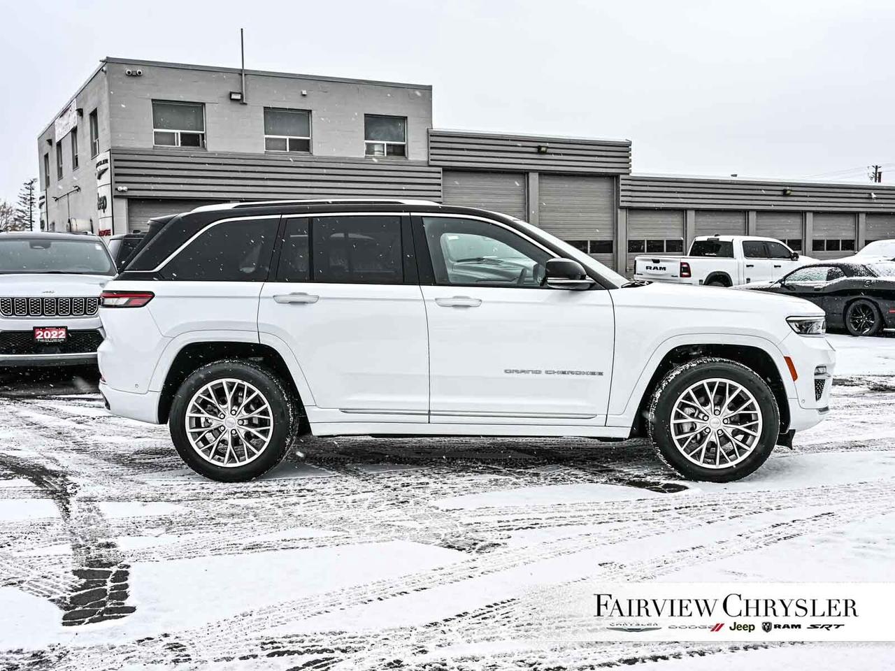 2024 Jeep Grand Cherokee Summit PANO ROOF   HEADS UP   19 SPEAKER MCINTOSH Photo