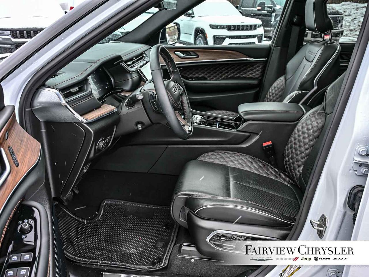 2024 Jeep Grand Cherokee Summit PANO ROOF   HEADS UP   19 SPEAKER MCINTOSH Photo