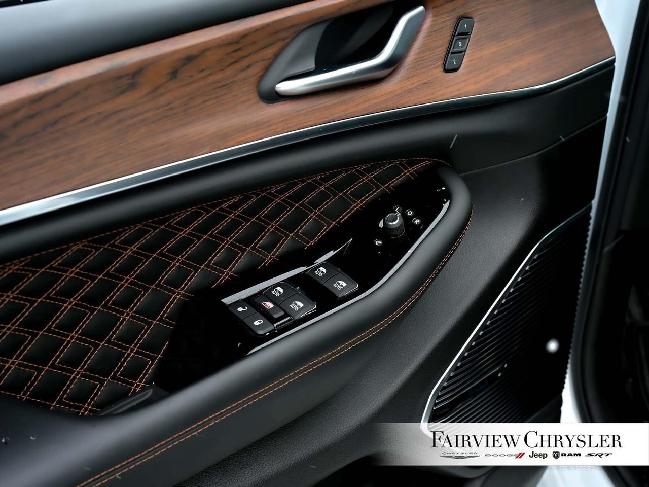 2024 Jeep Grand Cherokee Summit PANO ROOF   HEADS UP   19 SPEAKER MCINTOSH Photo