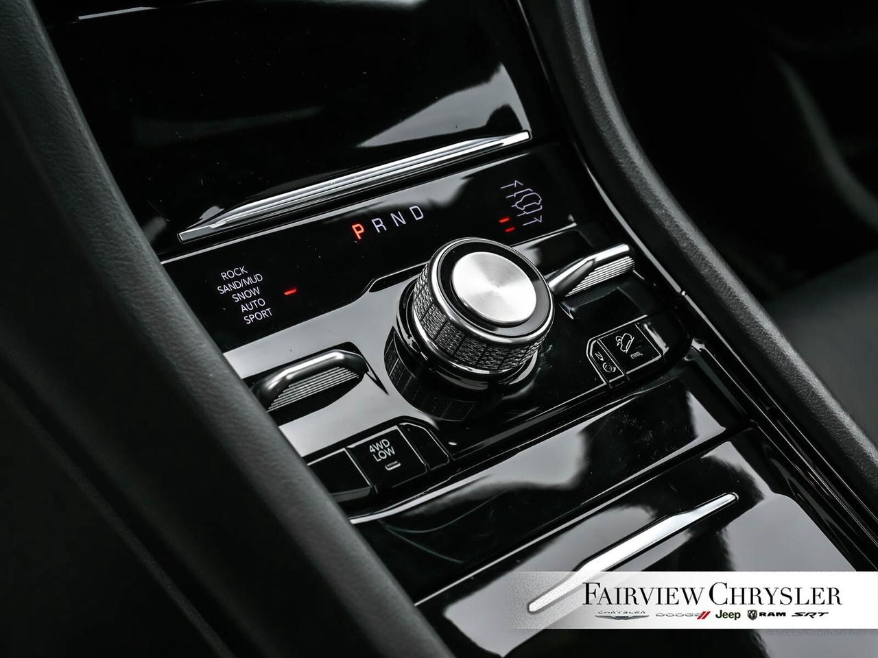 2024 Jeep Grand Cherokee Summit PANO ROOF   HEADS UP   19 SPEAKER MCINTOSH Photo