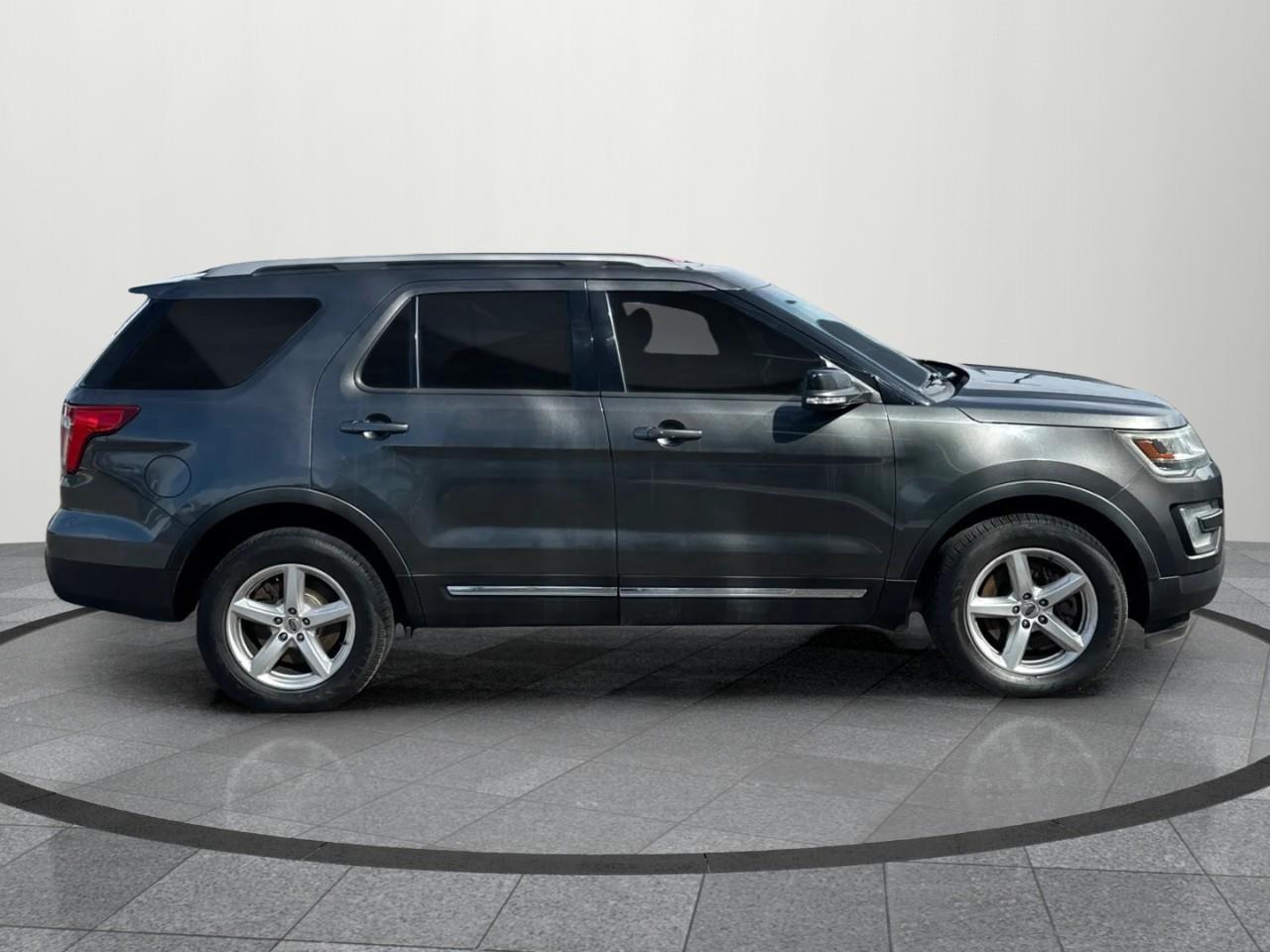 2016 Ford Explorer XLT 4DR 4X4 Photo