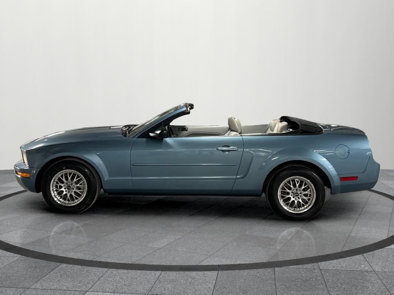 2007 Ford Mustang V6 2dr Convertible Photo