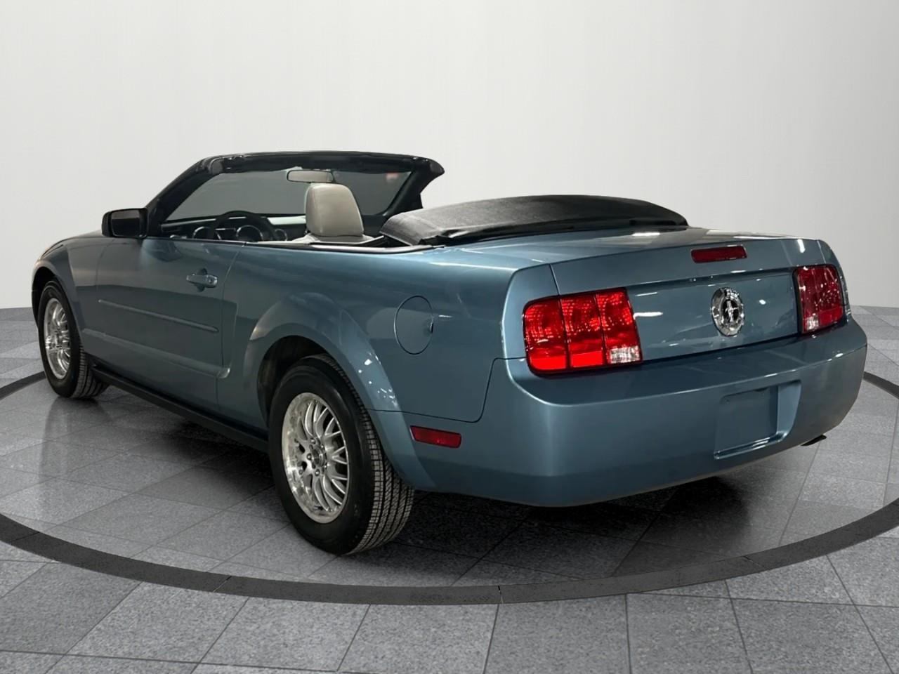 2007 Ford Mustang V6 2dr Convertible Photo