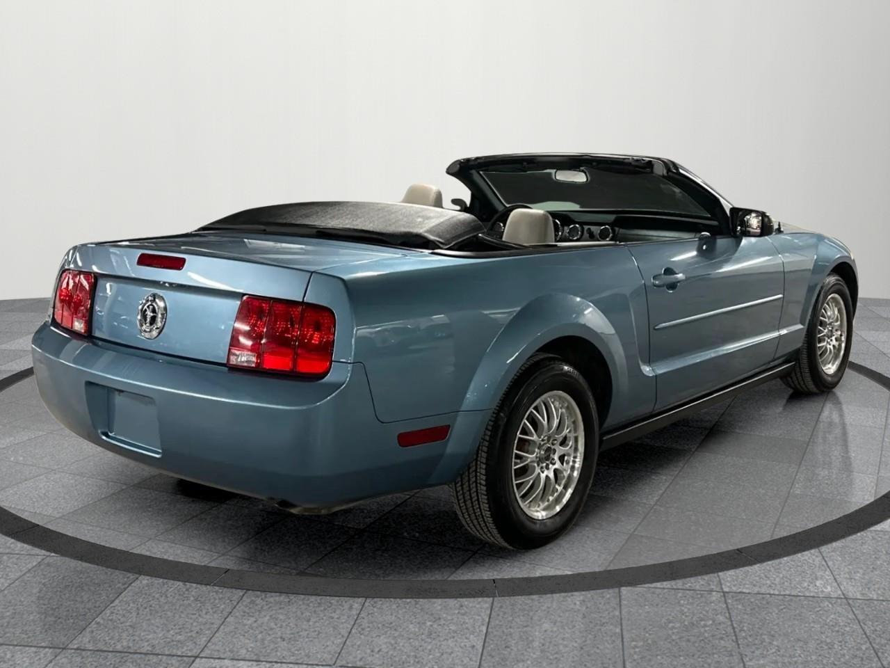 2007 Ford Mustang V6 2dr Convertible Photo