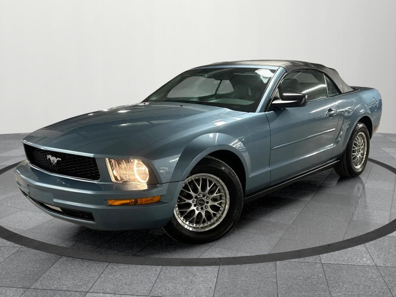 2007 Ford Mustang V6 2dr Convertible Photo