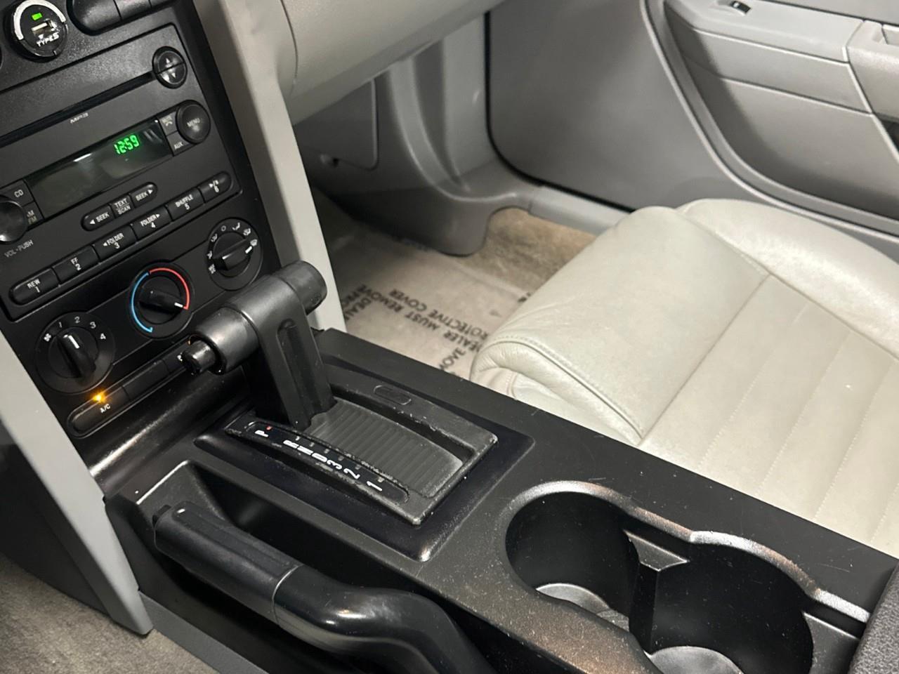 2007 Ford Mustang V6 2dr Convertible Photo