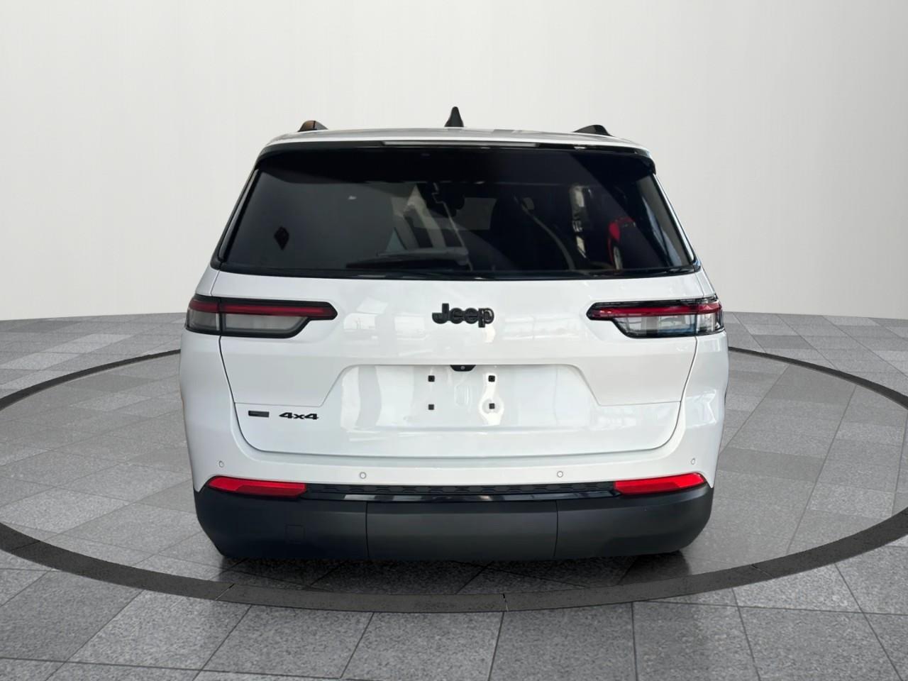 2021 Jeep Grand Cherokee L Laredo 4dr 4x4 Photo