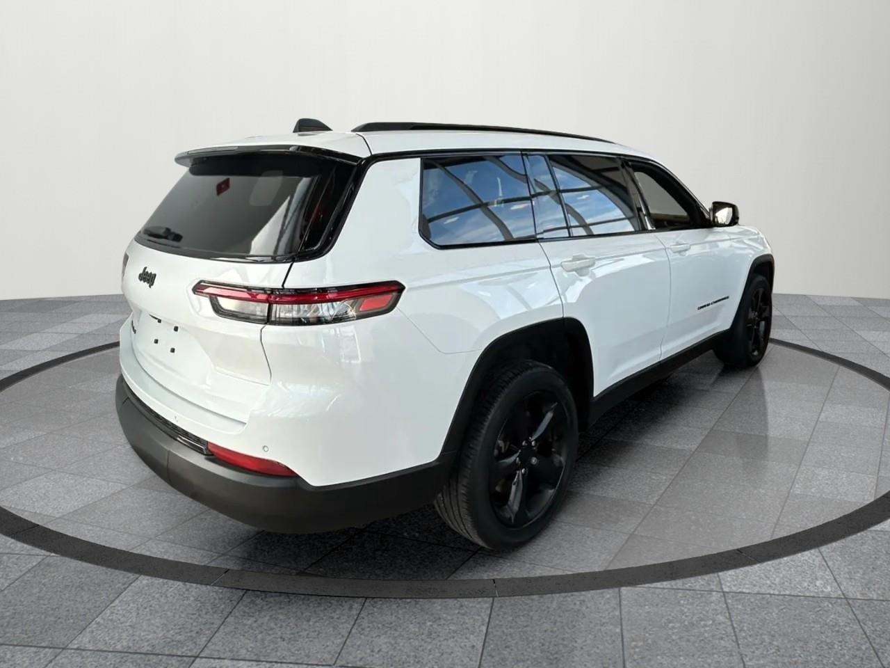 2021 Jeep Grand Cherokee L Laredo 4dr 4x4 Photo