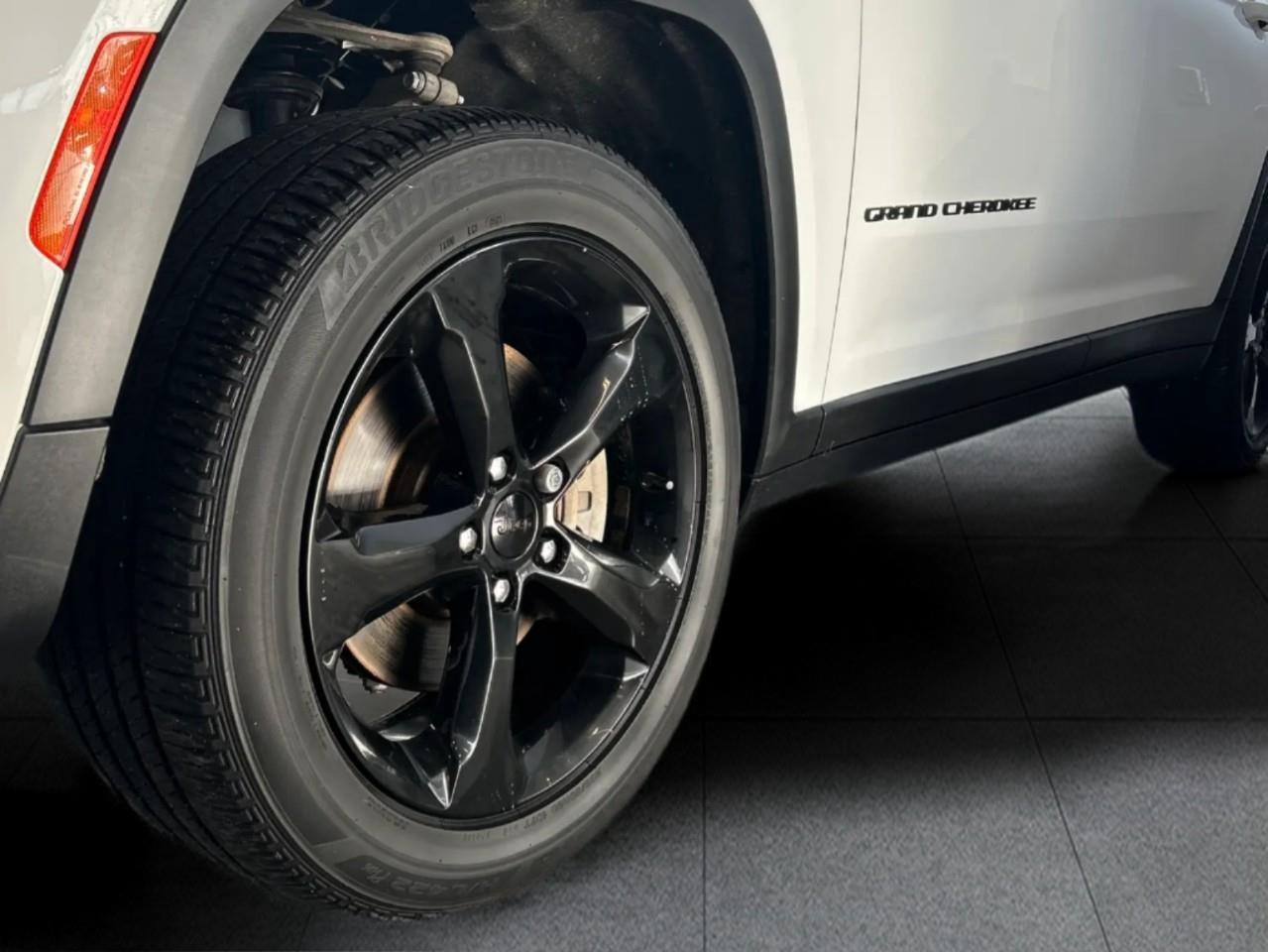 2021 Jeep Grand Cherokee L Laredo 4dr 4x4 Photo