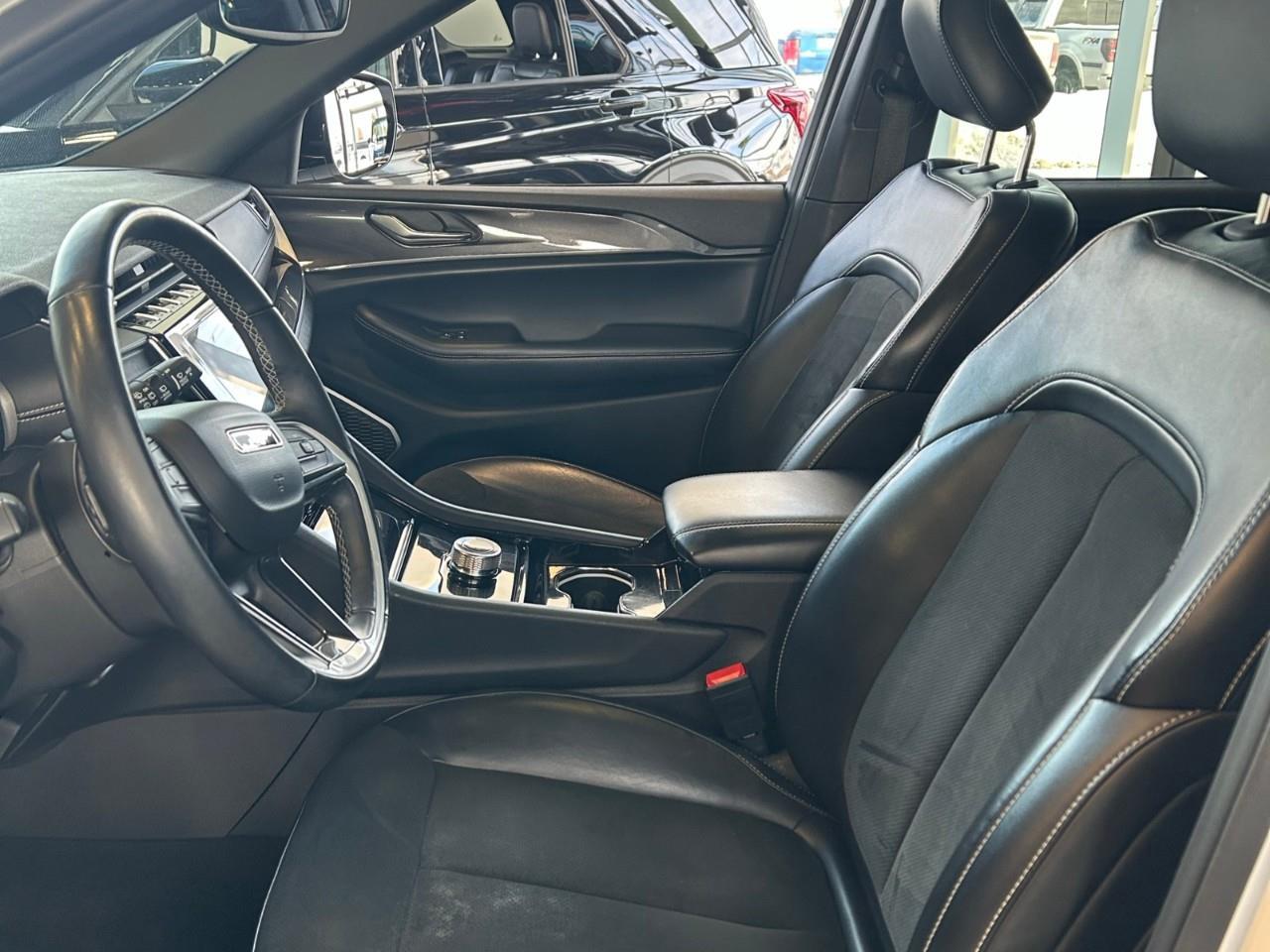 2021 Jeep Grand Cherokee L Laredo 4dr 4x4 Photo