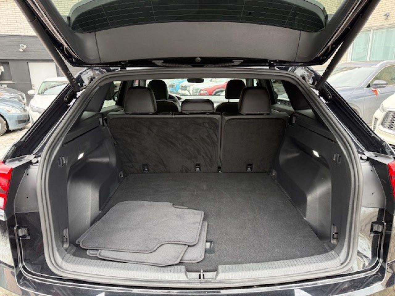 2025 Volkswagen Atlas Cross Sport Comfortline, TRAVEL ASSIST, APPLE CARPLAY, REMOTE Photo