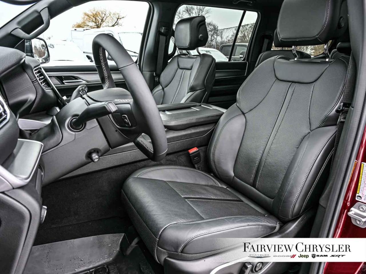 2025 Jeep Wagoneer Series II Carbide OVERLAND   PANO ROOF   LEATHER Photo