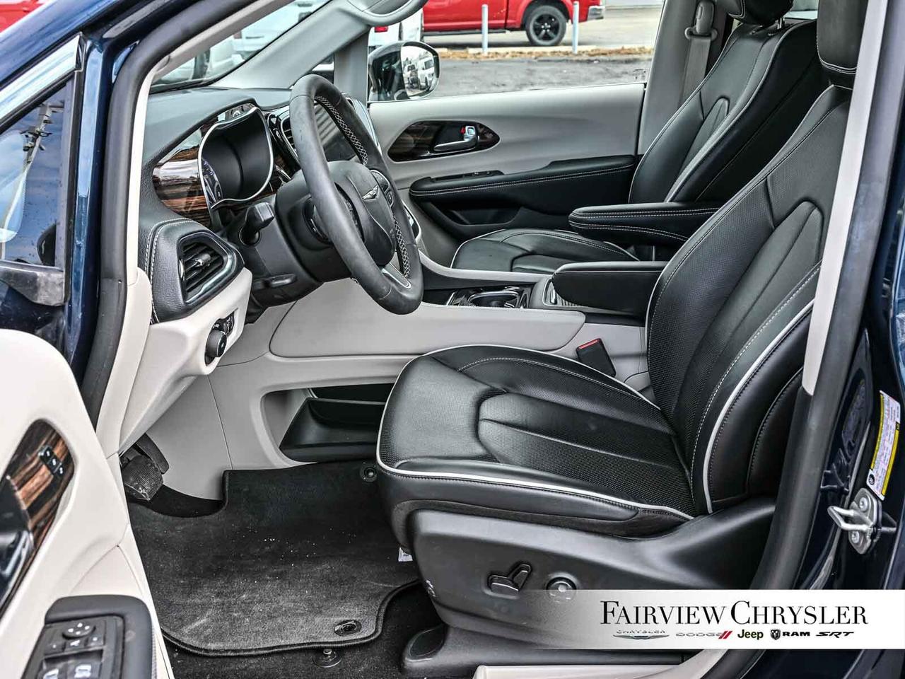 2024 Chrysler Pacifica Limited PANO ROOF   LEATHER   BLIND SPOT   ADAPTIV Photo