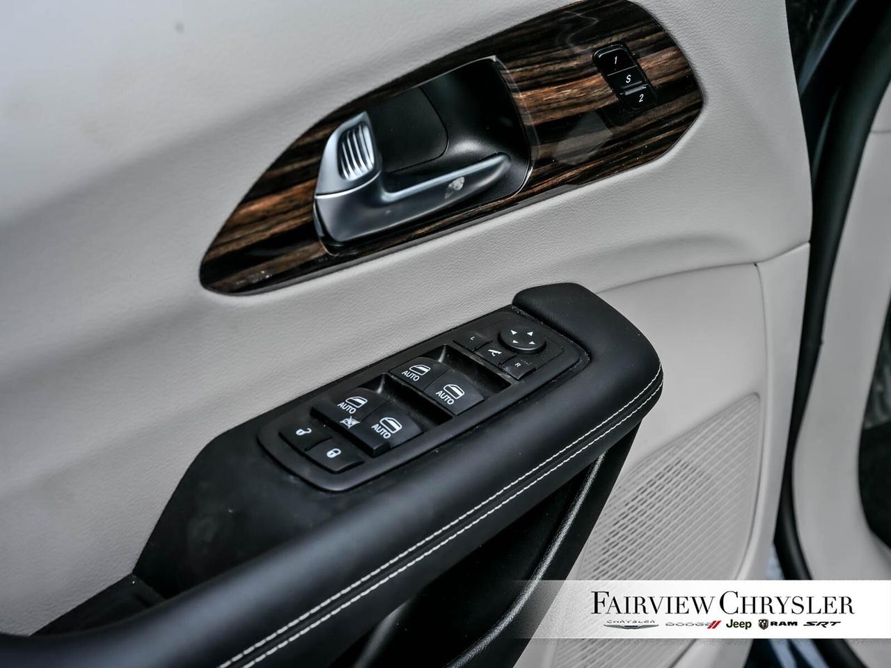 2024 Chrysler Pacifica Limited PANO ROOF   LEATHER   BLIND SPOT   ADAPTIV Photo