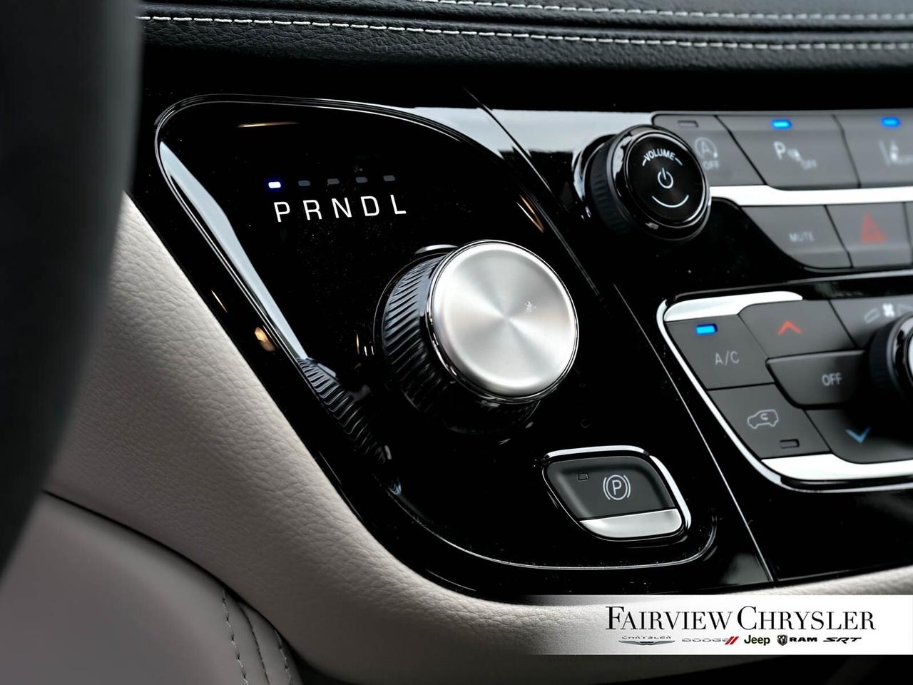 2024 Chrysler Pacifica Limited PANO ROOF   LEATHER   BLIND SPOT   ADAPTIV Photo