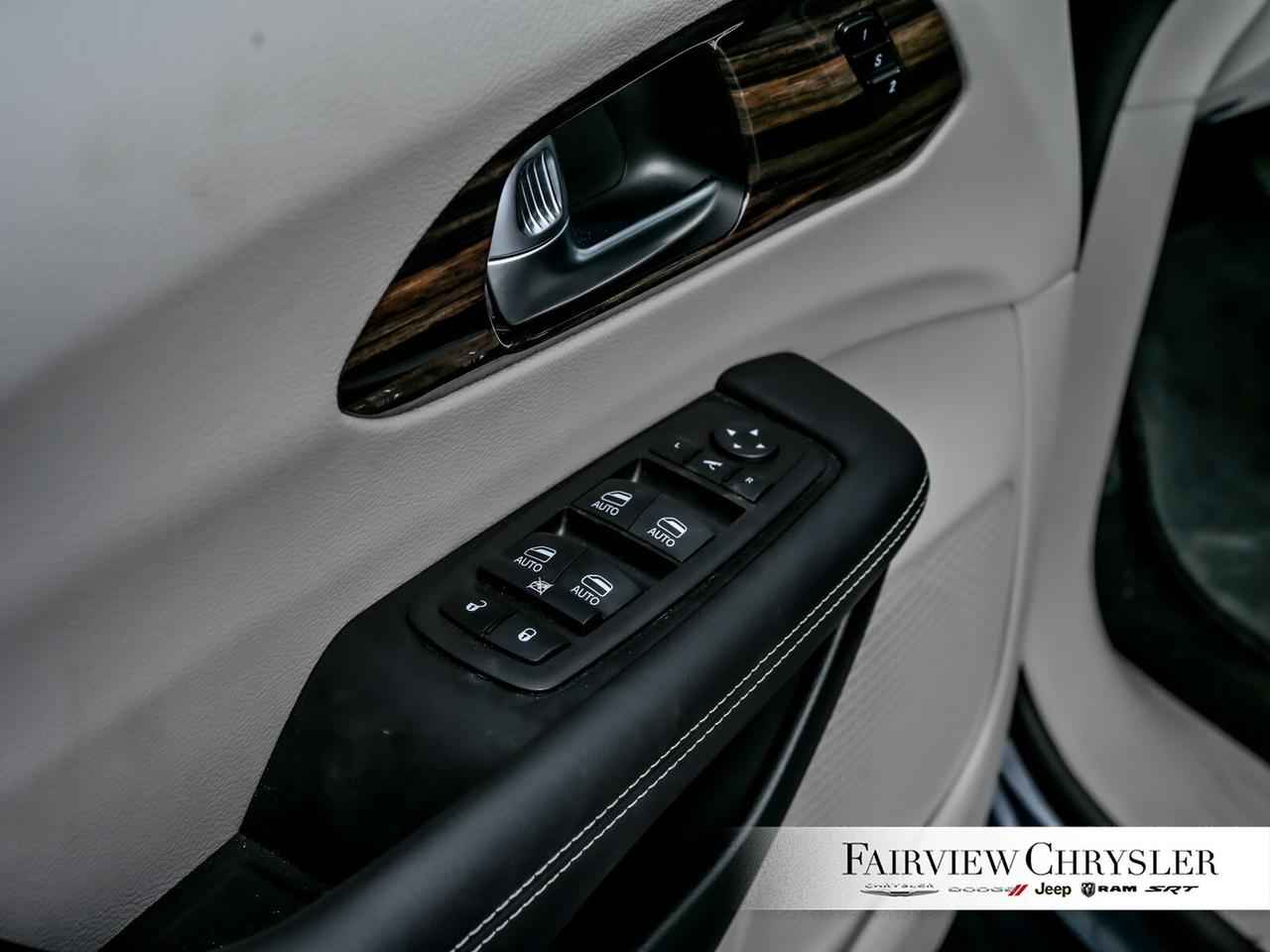 2024 Chrysler Pacifica Limited PANO ROOF   LEATHER   BLIND SPOT   ADAPTIV Photo