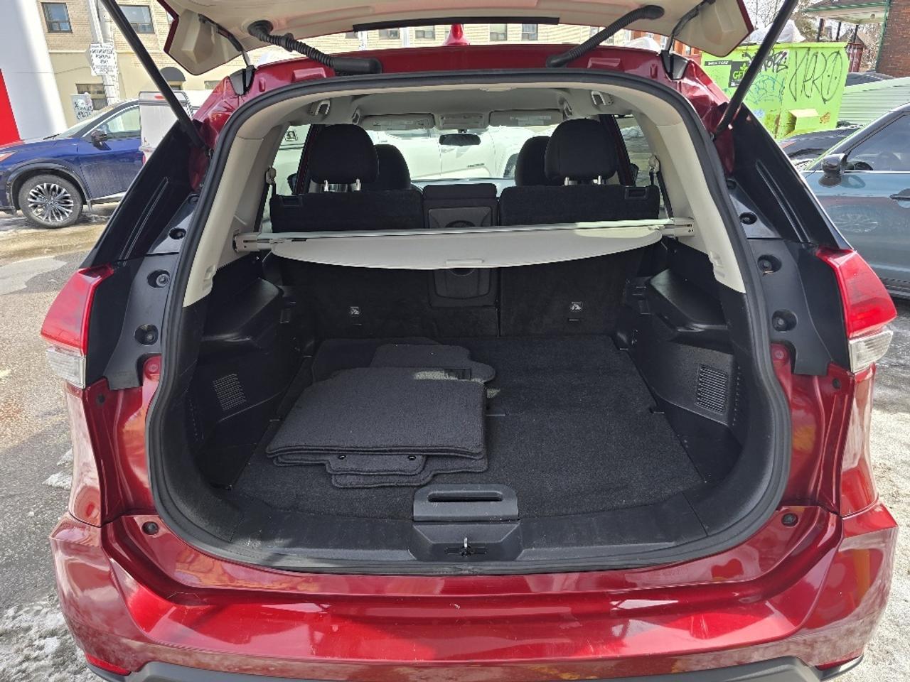 2018 Nissan Rogue SV AWD Photo