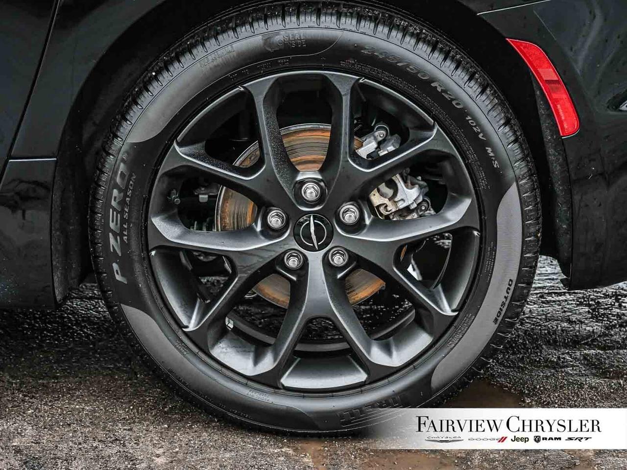 2024 Chrysler Pacifica Limited S APPEARANCE   PANO ROOF   LEATHER   NAV Photo