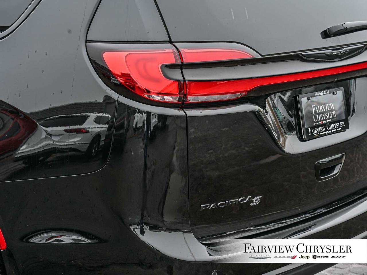 2024 Chrysler Pacifica Limited S APPEARANCE   PANO ROOF   LEATHER   NAV Photo