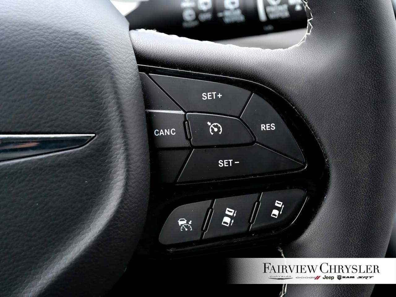 2024 Chrysler Pacifica Limited S APPEARANCE   PANO ROOF   LEATHER   NAV Photo