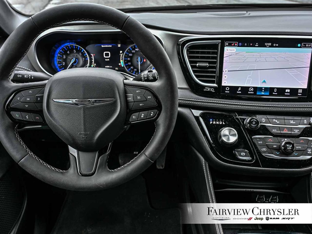 2024 Chrysler Pacifica Limited S APPEARANCE   PANO ROOF   LEATHER   NAV Photo
