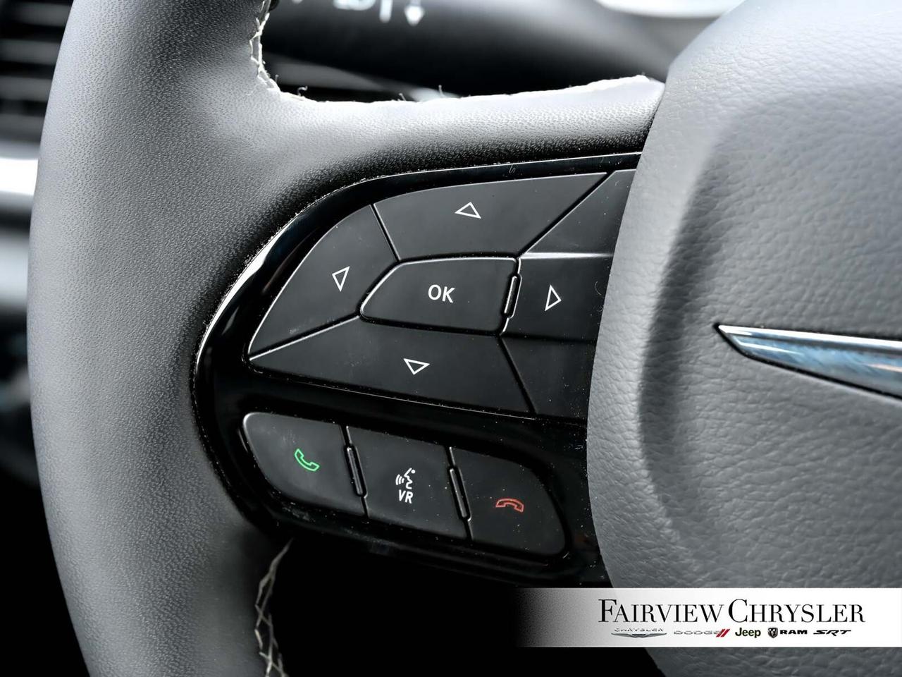 2024 Chrysler Pacifica Limited S APPEARANCE   PANO ROOF   LEATHER   NAV Photo