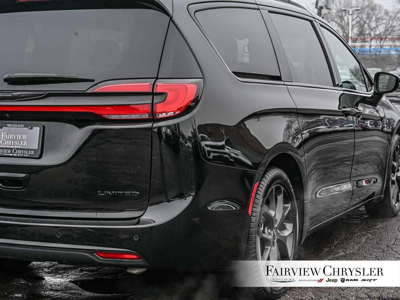 2024 Chrysler Pacifica Limited S APPEARANCE   PANO ROOF   LEATHER   NAV Photo