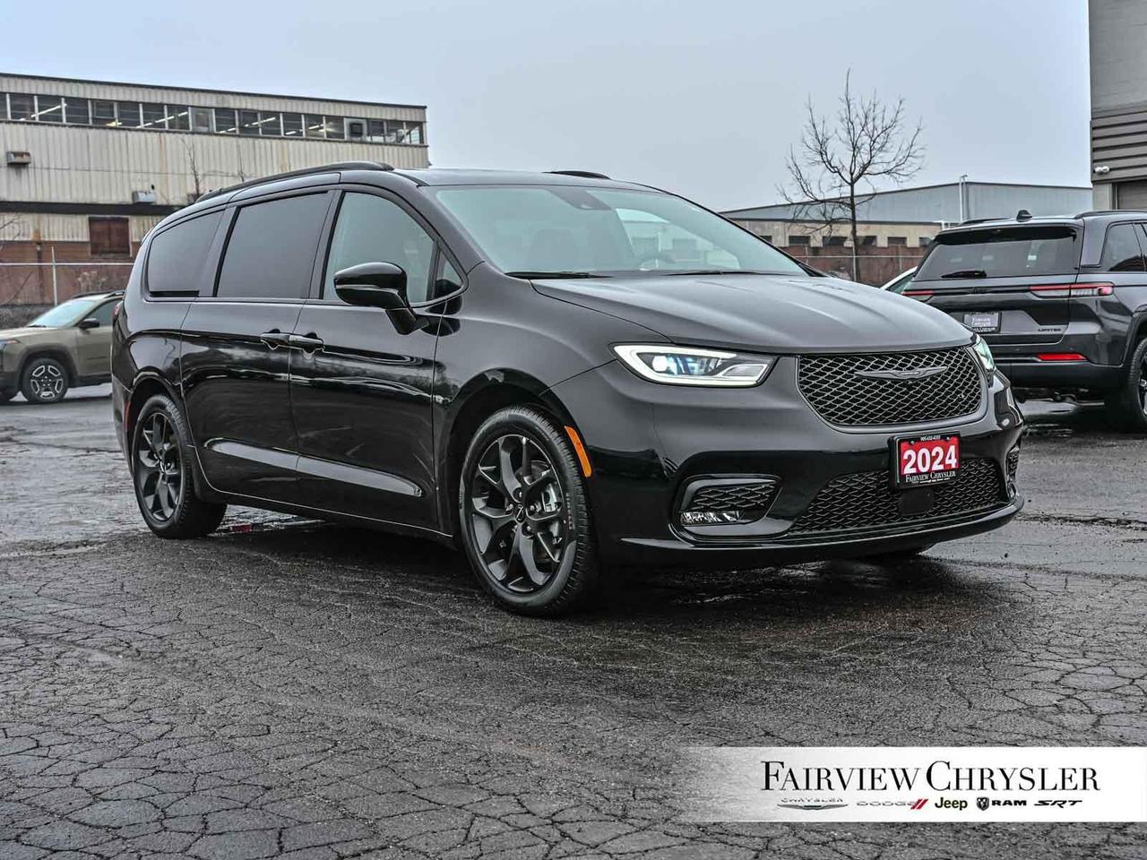 2024 Chrysler Pacifica Limited S APPEARANCE   PANO ROOF   LEATHER   NAV Photo