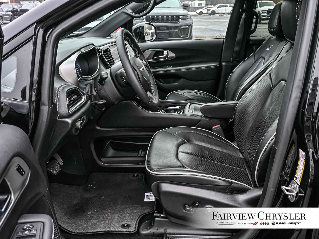 2024 Chrysler Pacifica Limited S APPEARANCE   PANO ROOF   LEATHER   NAV Photo