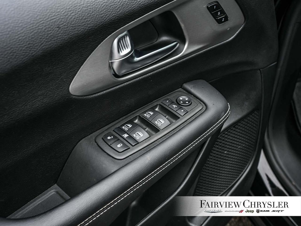 2024 Chrysler Pacifica Limited S APPEARANCE   PANO ROOF   LEATHER   NAV Photo