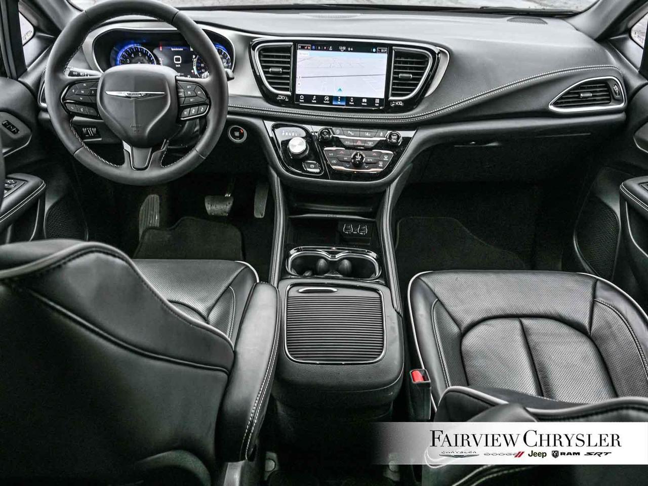 2024 Chrysler Pacifica Limited S APPEARANCE   PANO ROOF   LEATHER   NAV Photo