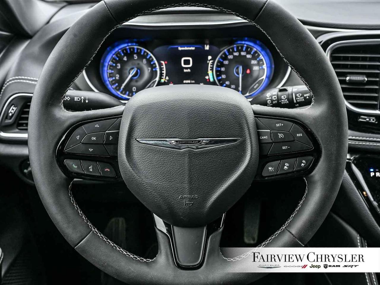 2024 Chrysler Pacifica Limited S APPEARANCE   PANO ROOF   LEATHER   NAV Photo