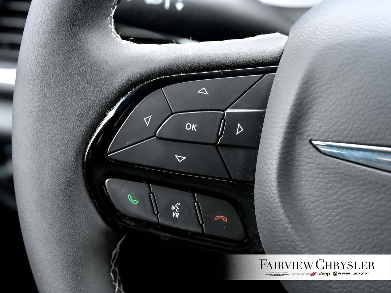 2024 Chrysler Pacifica Limited S APPEARANCE   PANO ROOF   LEATHER   NAV Photo