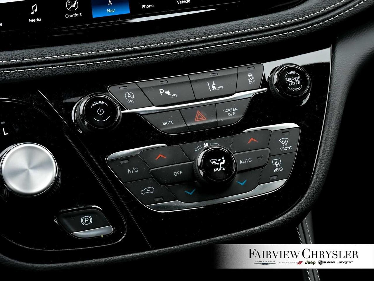 2024 Chrysler Pacifica Limited S APPEARANCE   PANO ROOF   LEATHER   NAV Photo